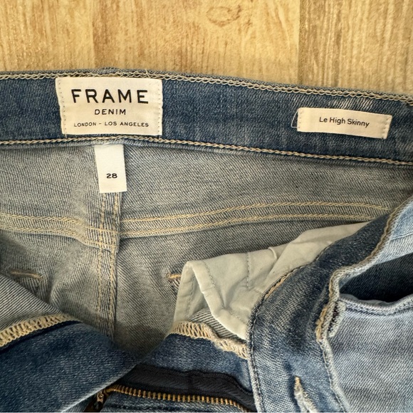 Frame Denim Le High Skinny Front Chew in Paltrow 28 - Picture 6 of 10